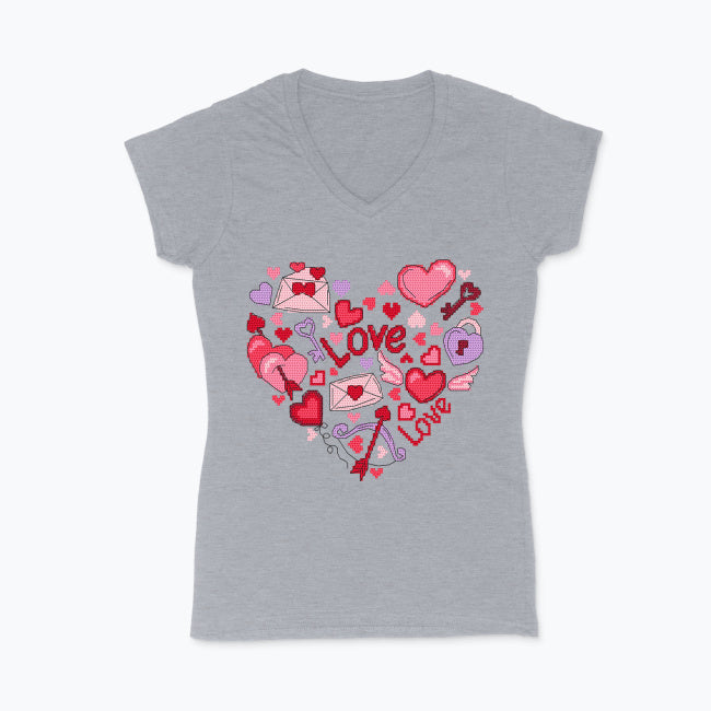 Koszulka damska V-neck z nadrukiem haftu - Serce Love